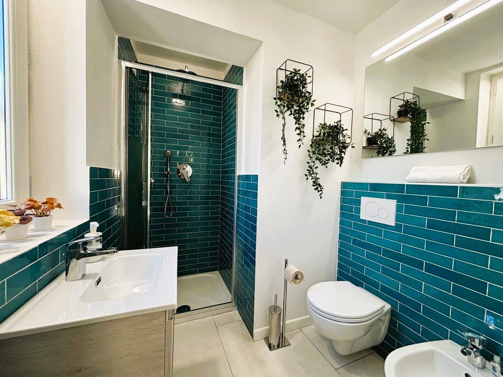 Dusche, Haartrockner, Bidet, Handtücher
