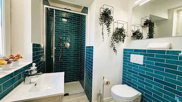Doccia, asciugacapelli, bidet, asciugamani