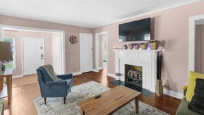 TV - Blushing Bungalow (Birmingham)