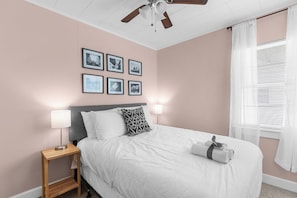 Iron/ironing board, free WiFi - Blushing Bungalow (Birmingham)