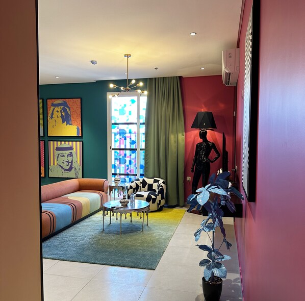 Flat-screen TV - Kease Hittin B-14 Pop Palette GX20 (Riyadh)