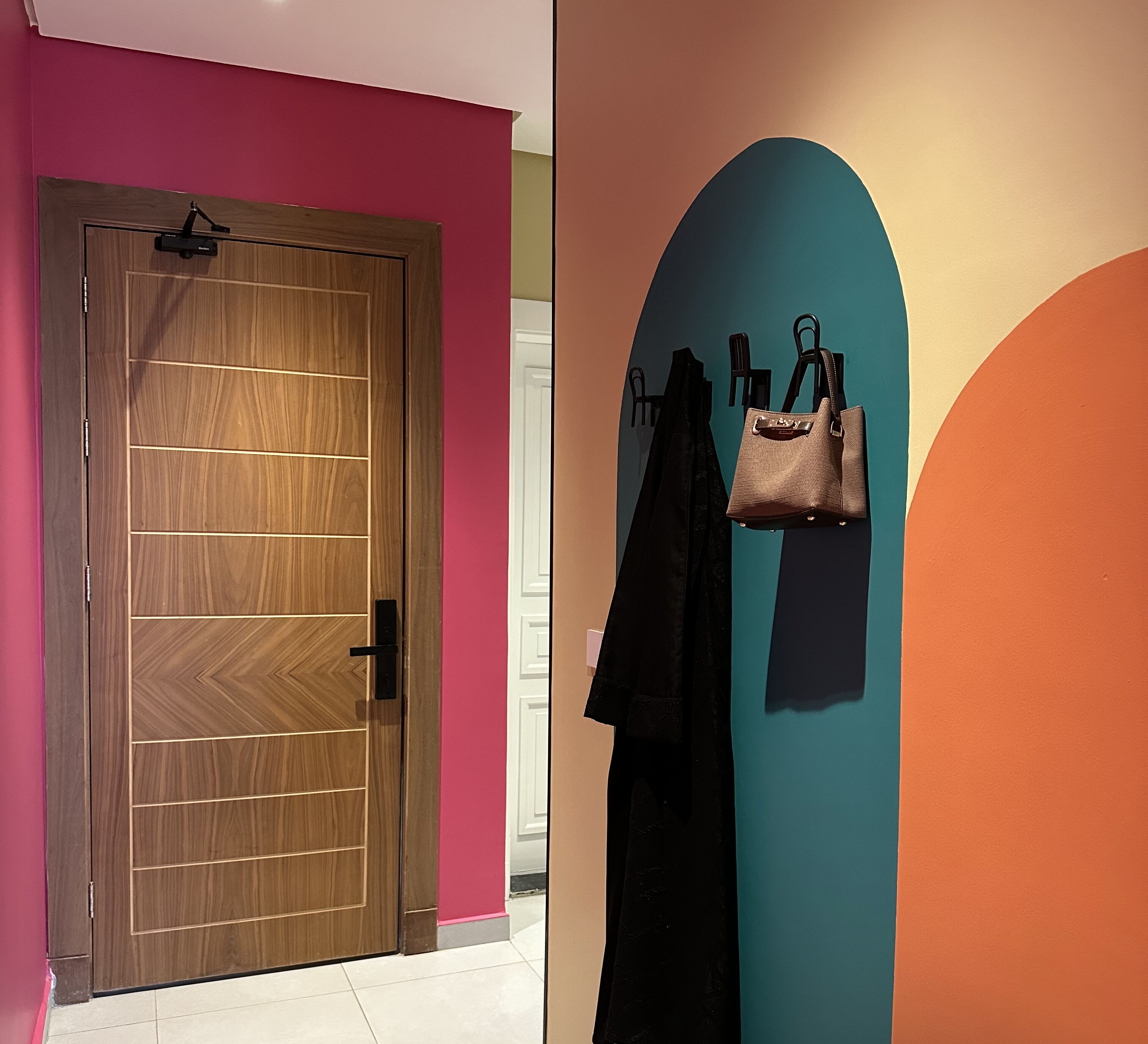 تلفزيون بشاشة مسطحة