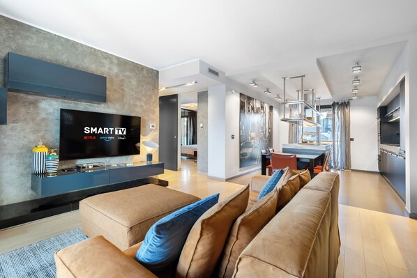 Smart TV - Dimora Einaudi - Two Bedroom Apartment, Sleeps 4 (Alba)