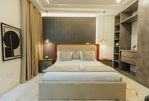 In-room safe, desk, laptop workspace, iron/ironing board - George Residence Abuja (Abuja)