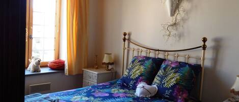 3 Schlafzimmer, Schreibtisch, Bügeleisen/Bügelbrett, Bettwäsche