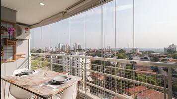 Loft 305 | Opções para refeição ao ar livre