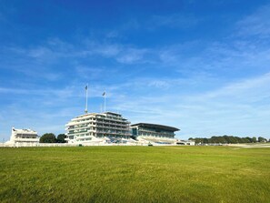 Exterior - Cozy Maisonette in Langley Vale  (Epsom)