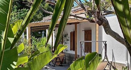 Villa Lachesi surrounded by greenery c pool sauna and barbeque between Palermo and Cefalù