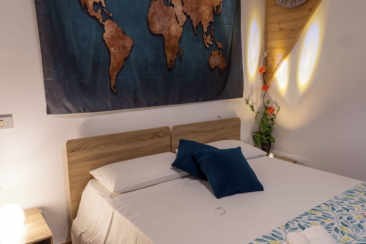 2 bedrooms, desk, travel cot, free WiFi