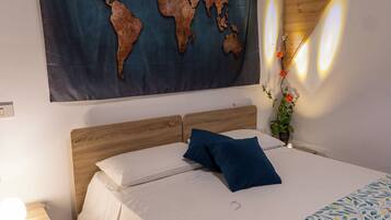 2 bedrooms, desk, travel cot, free WiFi