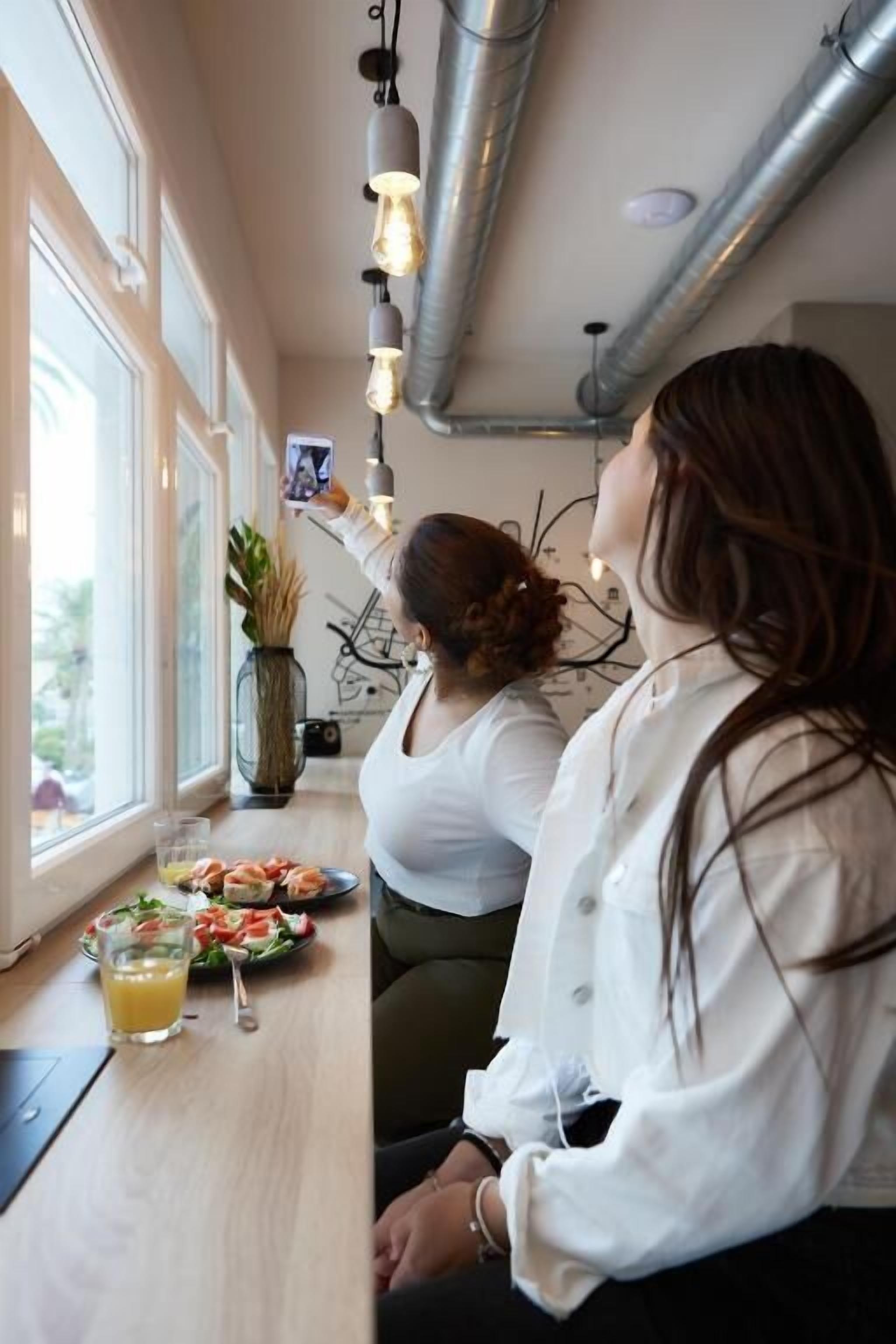 Photo - Hostel Dos Estaciones - Albergue Juvenil - FREE towels, coffee & tea, remote check-in