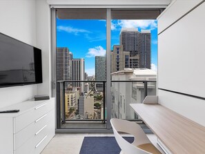 Familienapartment, 2 Schlafzimmer, Stadtblick | Wohnbereich
