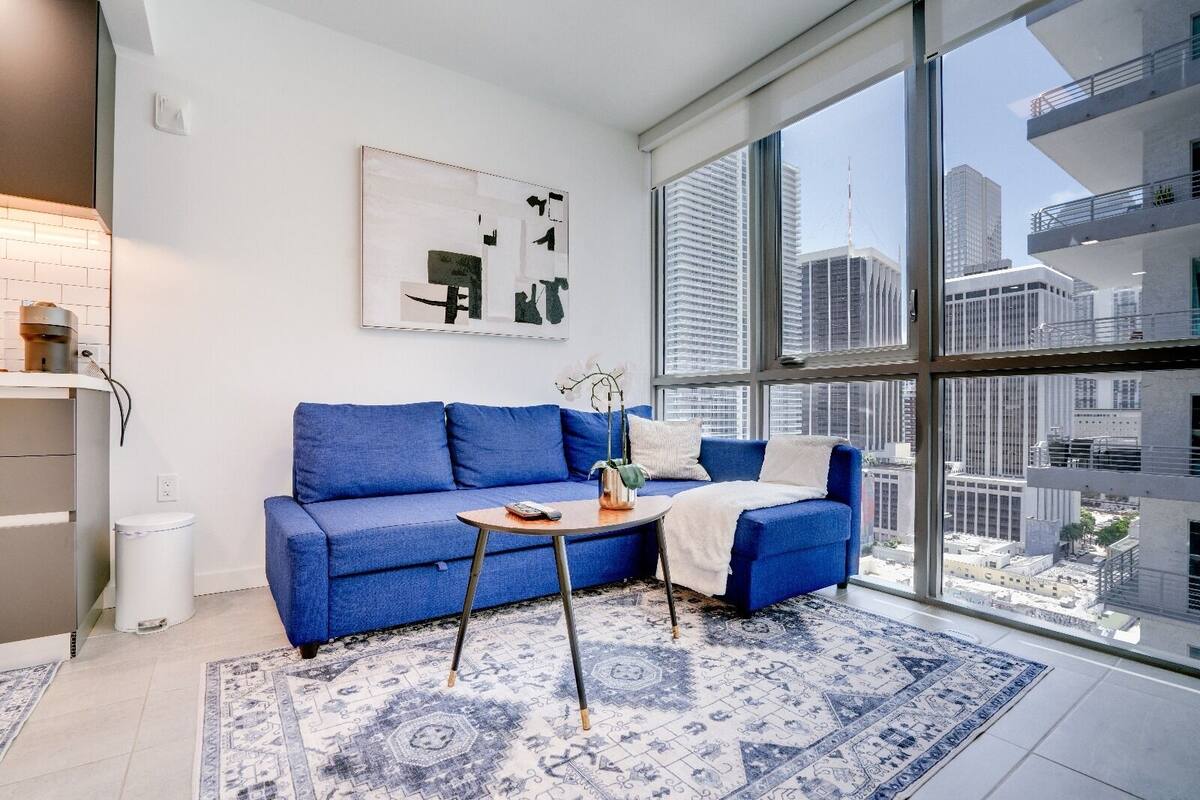 Condo Ville, 1 grand lit et 1 canapé-lit, non-fumeur | Aire de séjour | Téléviseur connecté de 55 po avec télévision numérique, Netflix