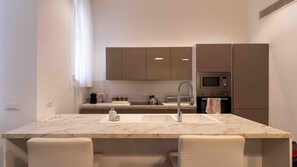 Apartment | Private kitchen | Dining tables - Solemar Sicilia - Baciamo le mani (Palermo)