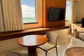 Phòng Suite Cao cấp | Khu ăn uống