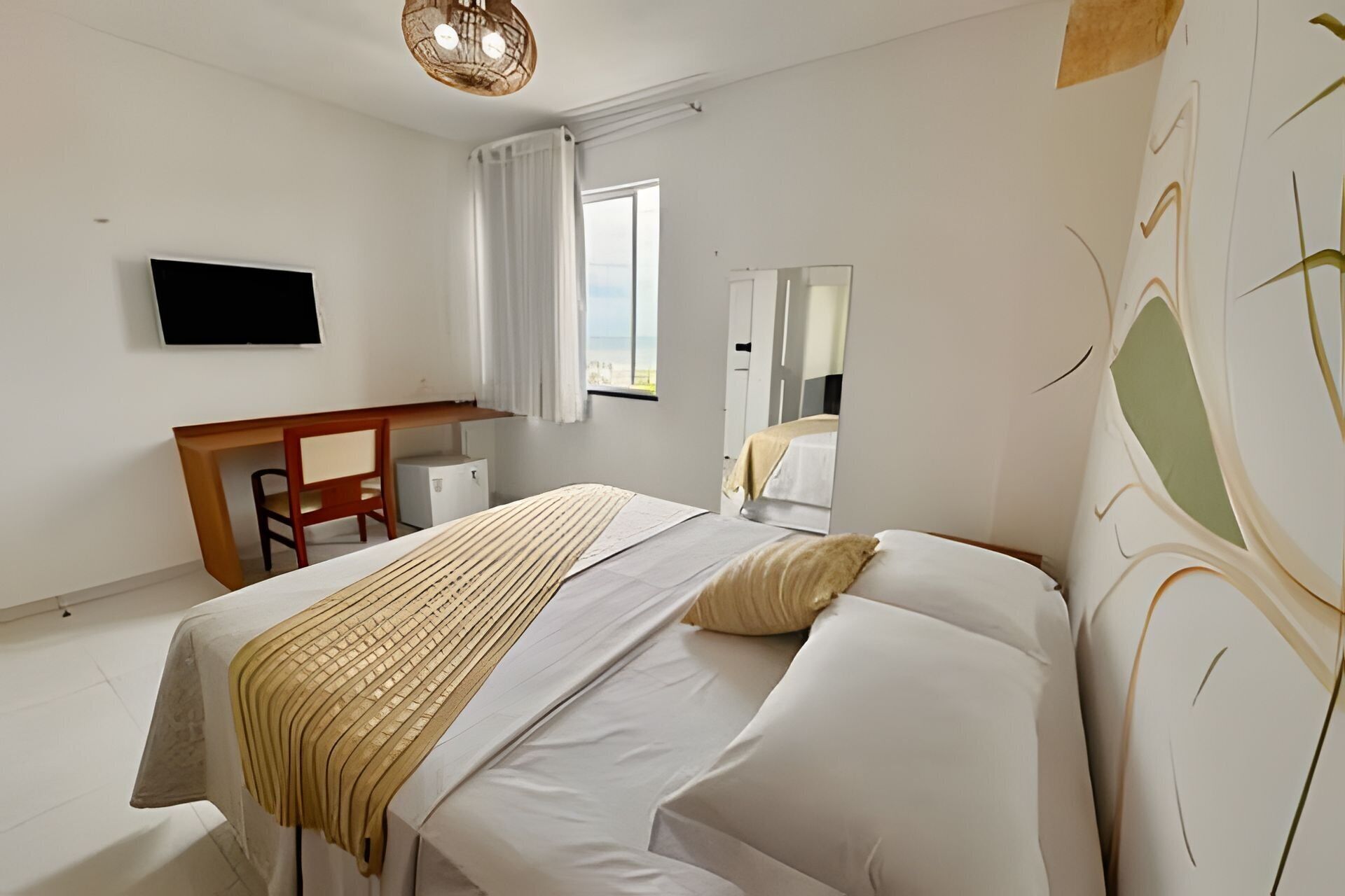 Suíte premier | Espaço de trabalho para notebook, cortinas blackout