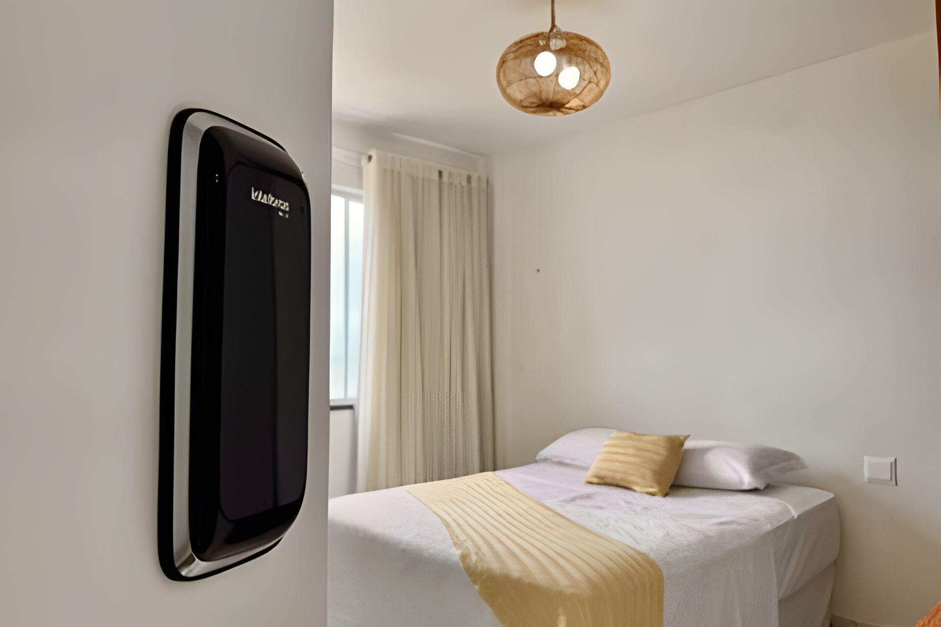 Laptop workspace, blackout curtains, iron/ironing board, free WiFi