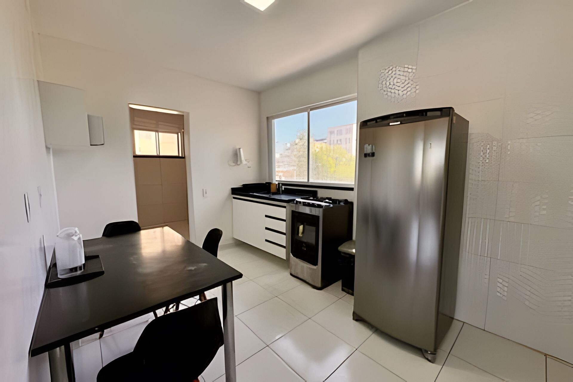 Apartamento conforto | Cozinha privada | Refrigerador em uma área comum, micro-ondas em uma área comum