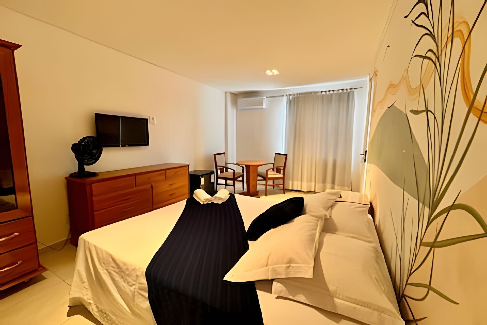 Suíte luxo | Espaço de trabalho para notebook, cortinas blackout