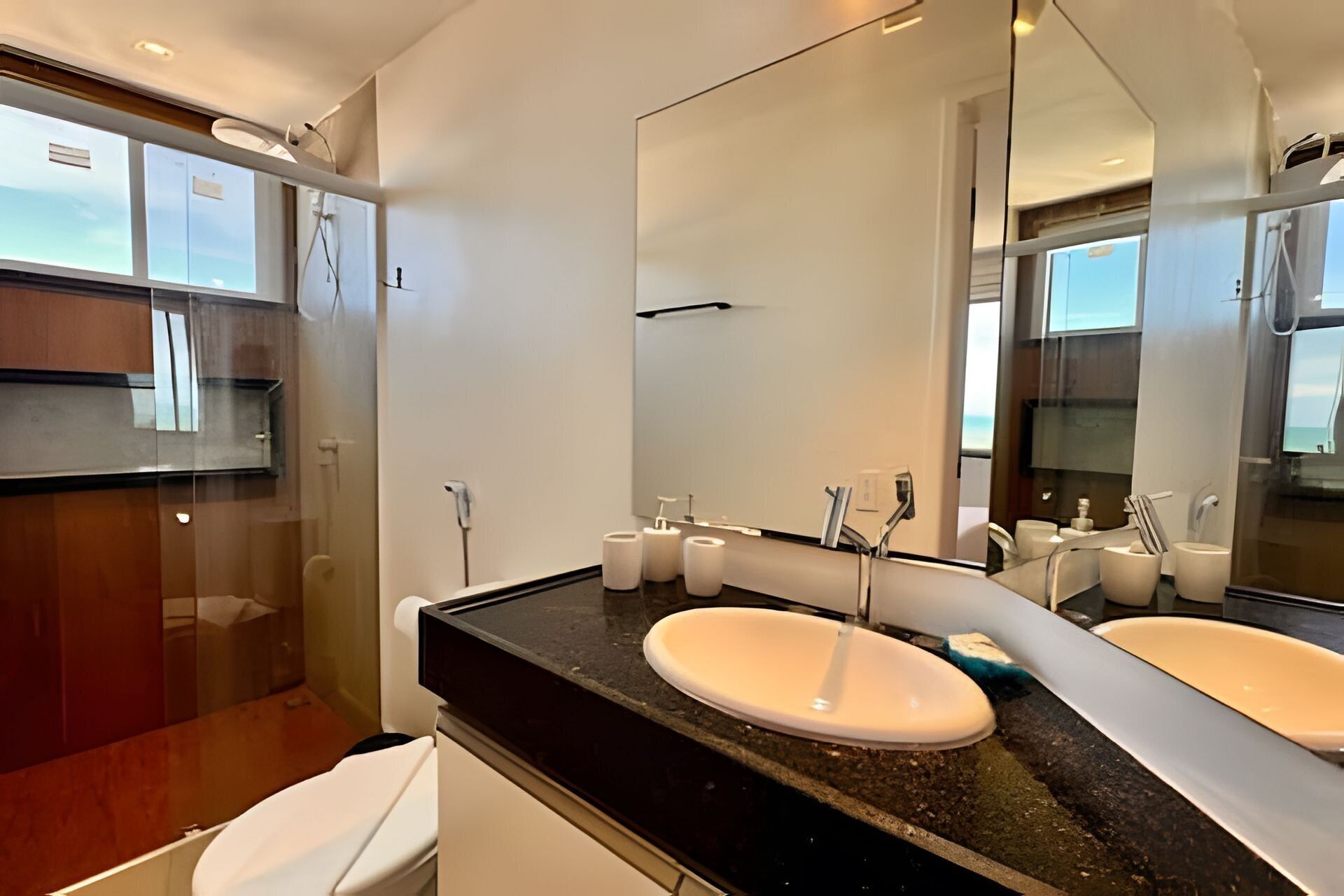 Apartamento família | Banheiro | Chuveiro, chuveiro com efeito de chuva