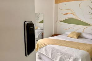 Premier Suite | 1 bedroom, blackout curtains, iron/ironing board, free WiFi
