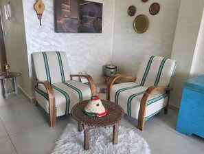 Interior - Berbèr dishes/pool/steps from beach/super location/2 balcony/luxury service (Essaouira)