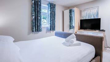 1 bedroom, free WiFi, bed sheets