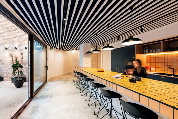 Refrigerador, microondas, horno y lavavajillas 