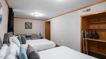 4 bedrooms, iron/ironing board, free WiFi