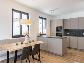Private kitchen - Nice Apartment With Infinity Pool (Sankt Martin am Tennengebirge)
