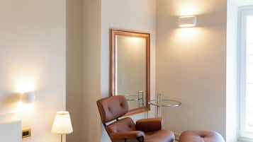 Design Room | Hypo-allergenic bedding, free minibar, in-room safe, desk