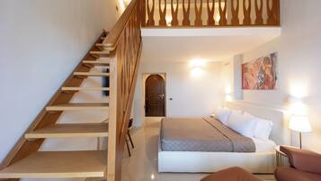 Design Room | Hypo-allergenic bedding, free minibar, in-room safe, desk