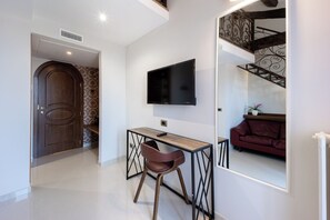 Elite Double Room, City View | Hypo-allergenic bedding, free minibar, in-room safe, desk - Dimora Cardinal Moroni (Rome)