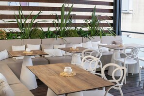 Exterior - Hôtel - Restaurant La Caborne (Limonest)