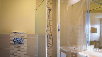 Double Room, City View | Bathroom