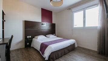 Tweepersoonskamer, uitzicht op de stad | Gratis wifi, beddengoed