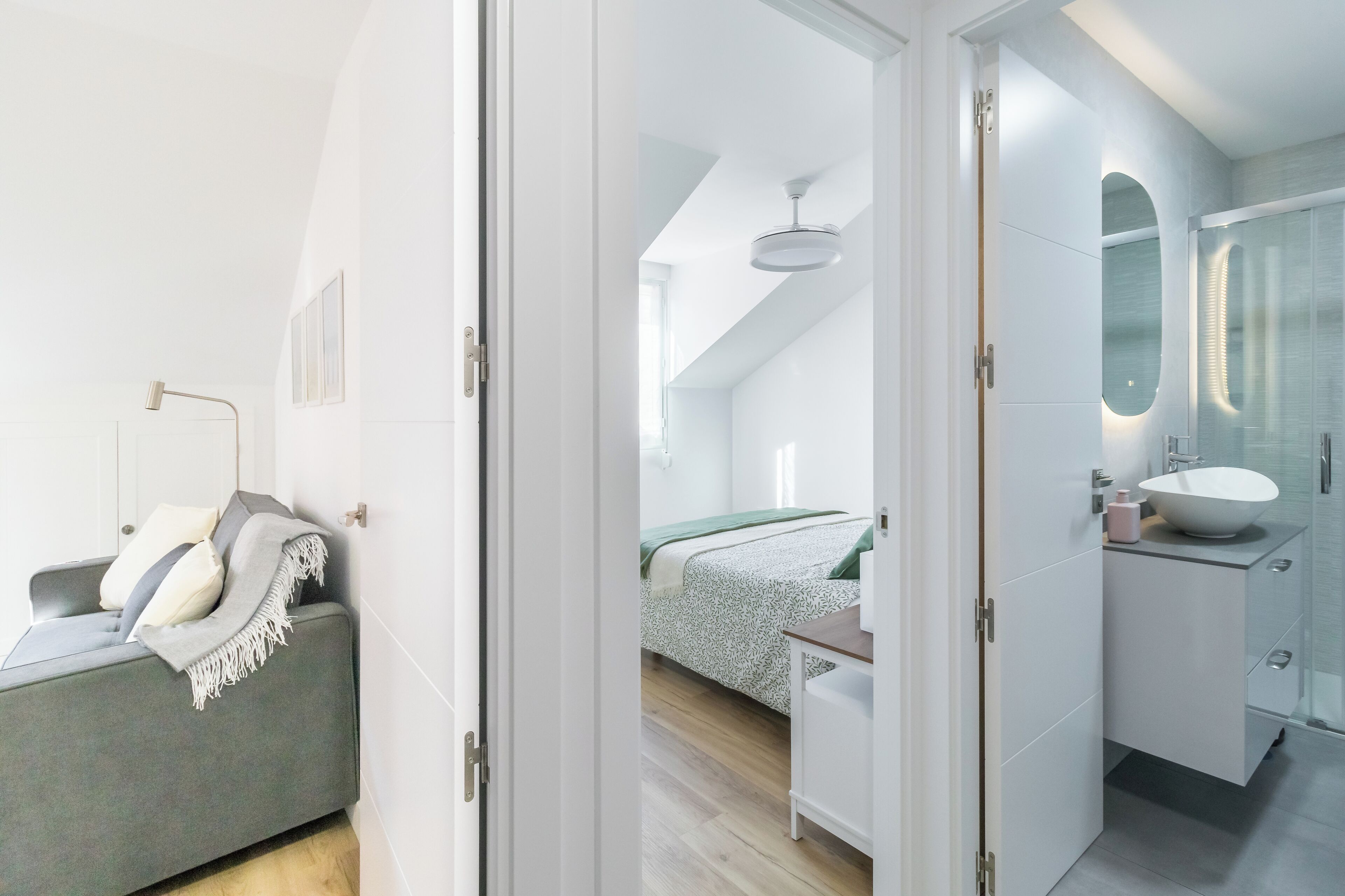 1 dormitorio, tabla de planchar con plancha, wifi y ropa de cama