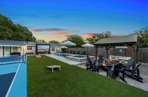 Terrace/patio - Pickleball, Pool, HotTub, Movie Projector- Walk to Main Fredericksburg, TX (Fredericksburg)