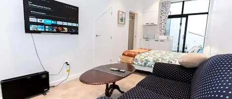 1 chambre, fer et planche Ă repasser, Wi-Fi, draps fournis