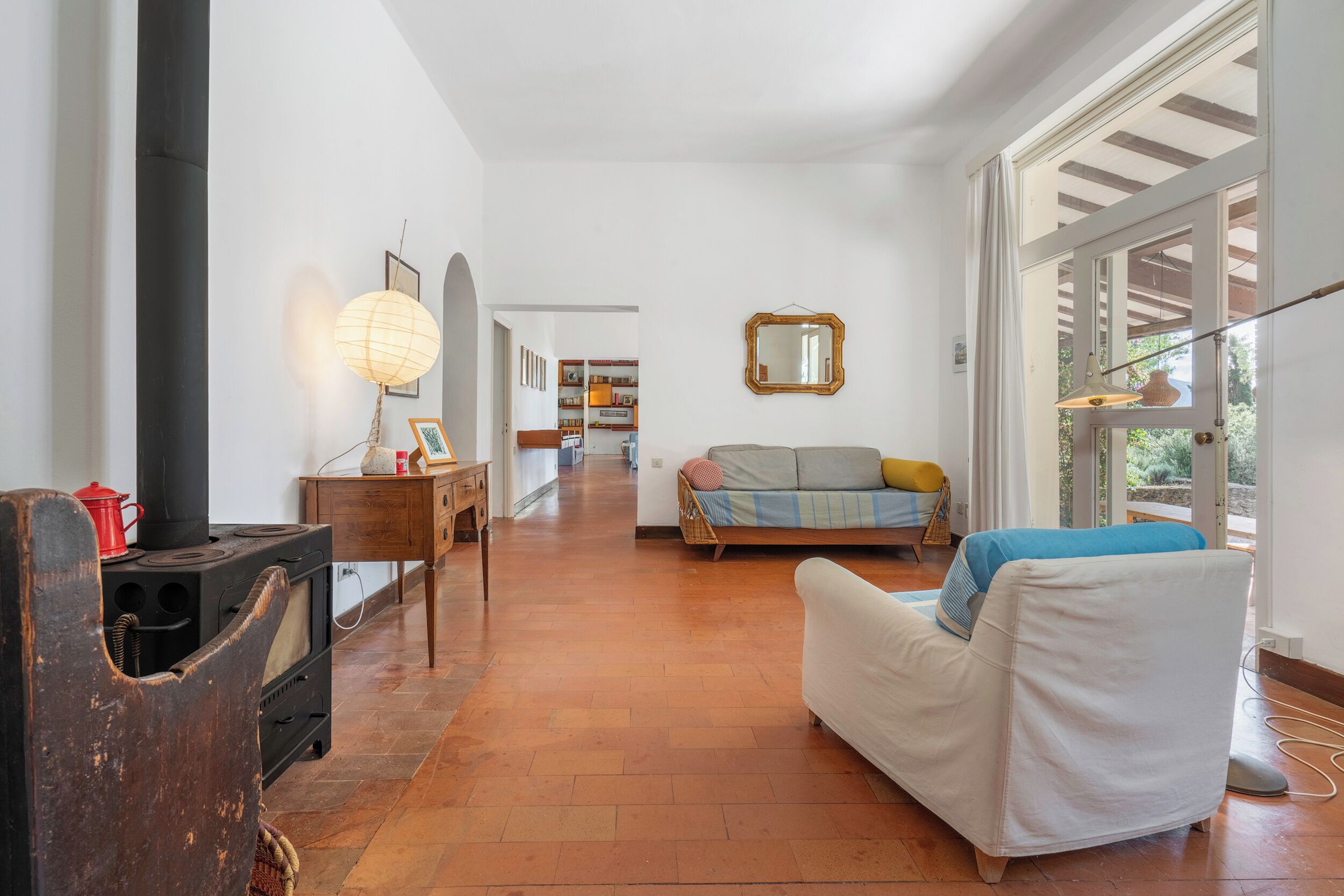 Vila, vista para o jardim | Área de estar | TV