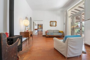 ヴィラ ガーデンビュー | リビング エリア | テレビ