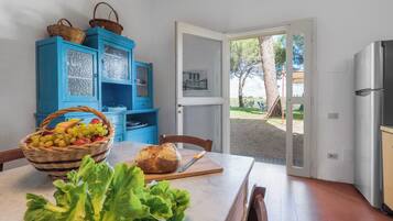 Villa, Garden View | Private kitchen