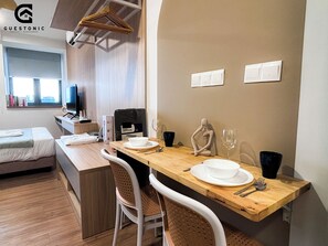 Family Studio | Makan dalam bilik