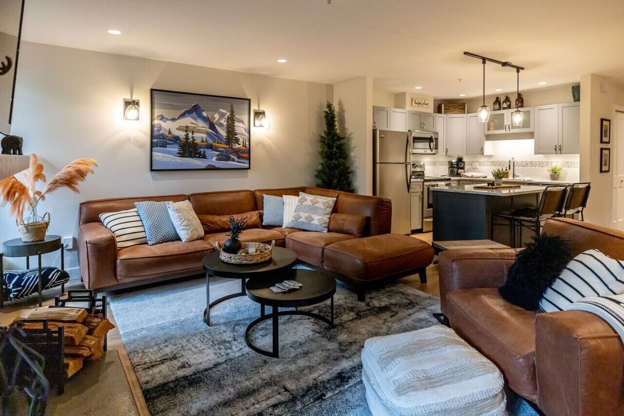 Smart-tv, een open haard en een stereo