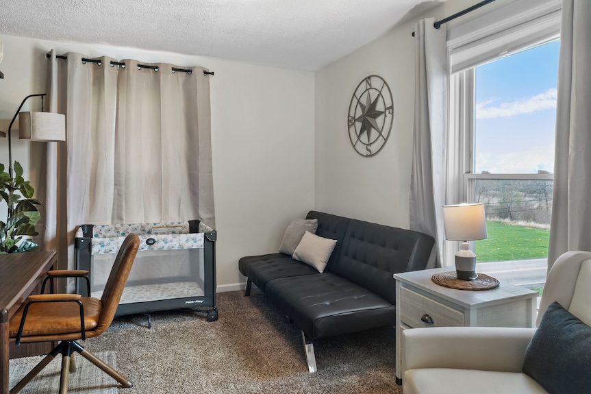 Wayside Getaway With Cozy Patio & Private Hot Tub! - 里斯本