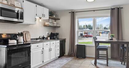 Wayside Getaway with cozy patio & private hot tub!