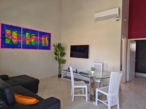 Apartment, 1 Bedroom, Patio, Garden View | Dining