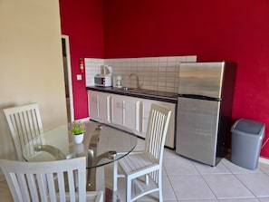 Apartment, 1 Bedroom, Patio, Garden View | Dining
