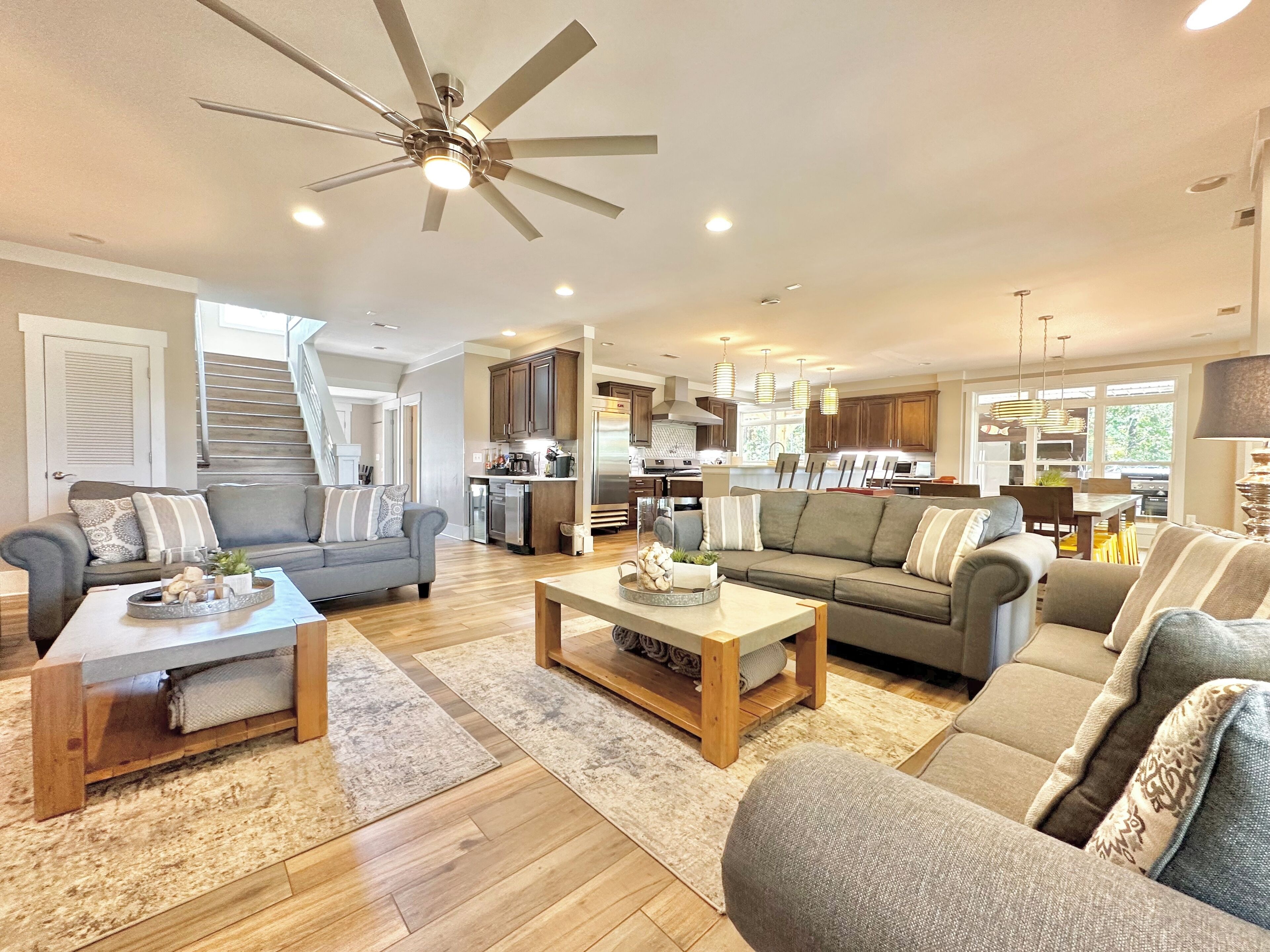 Smart TV, lareira, DVD player, pebolim