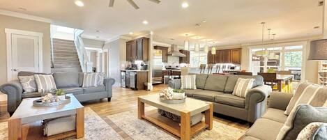 Smart TV, lareira, DVD player, pebolim